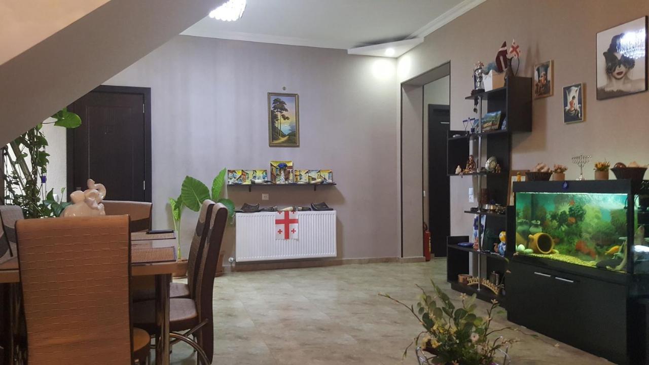 Guesthouse Different Tiflis Dış mekan fotoğraf