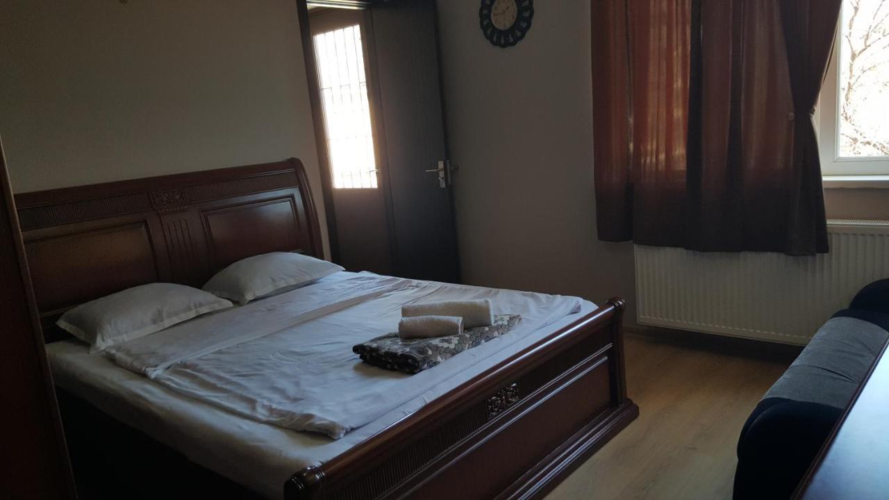 Guesthouse Different Tiflis Dış mekan fotoğraf