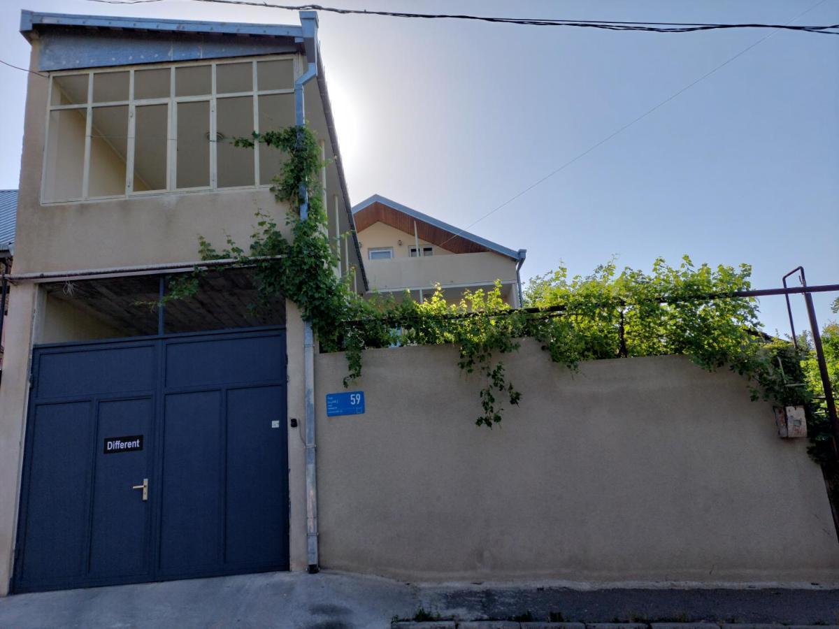 Guesthouse Different Tiflis Dış mekan fotoğraf