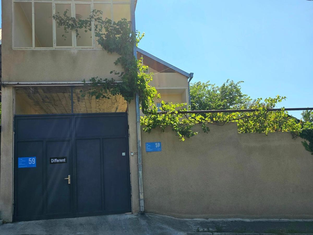 Guesthouse Different Tiflis Dış mekan fotoğraf