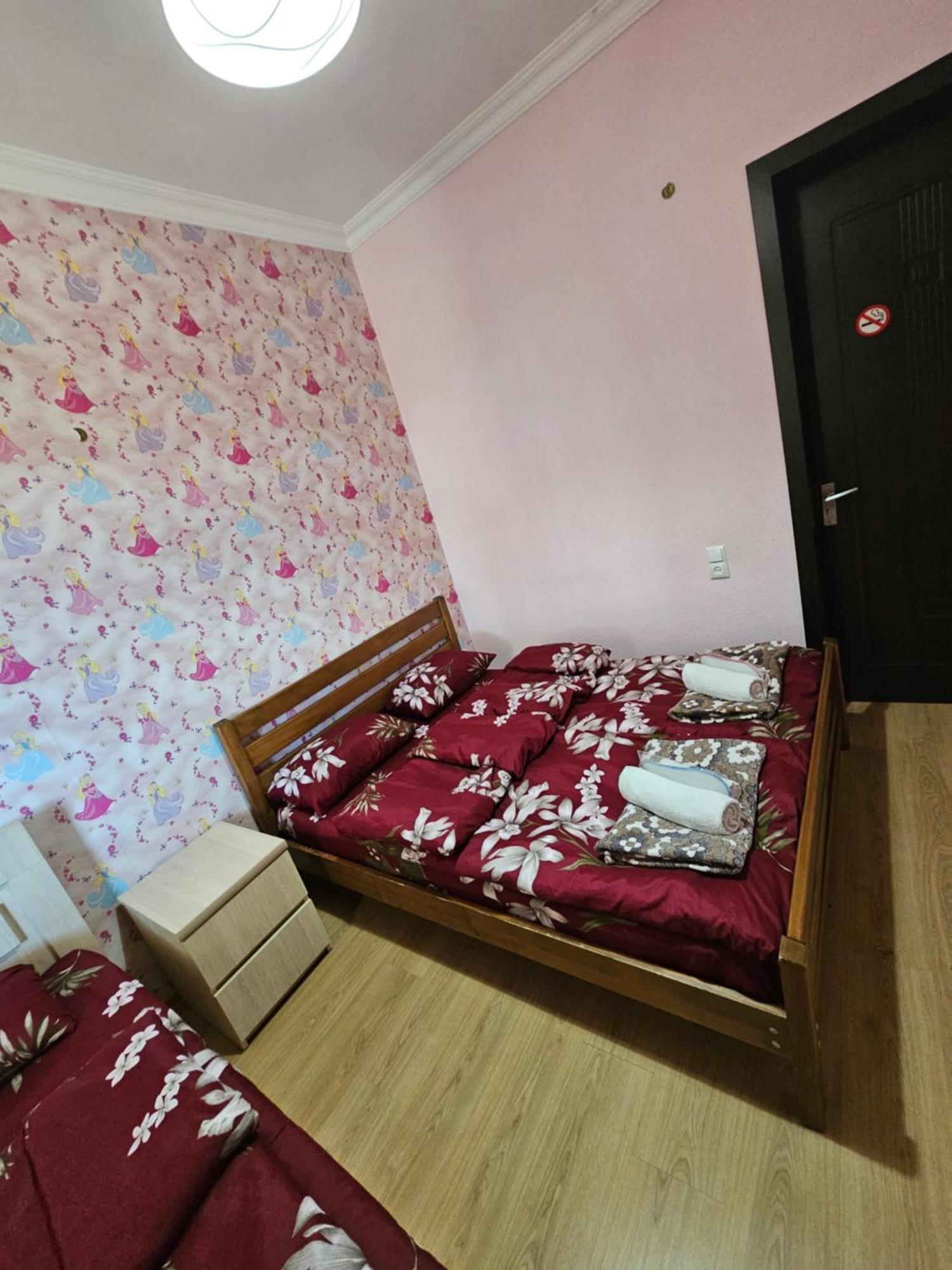 Guesthouse Different Tiflis Oda fotoğraf