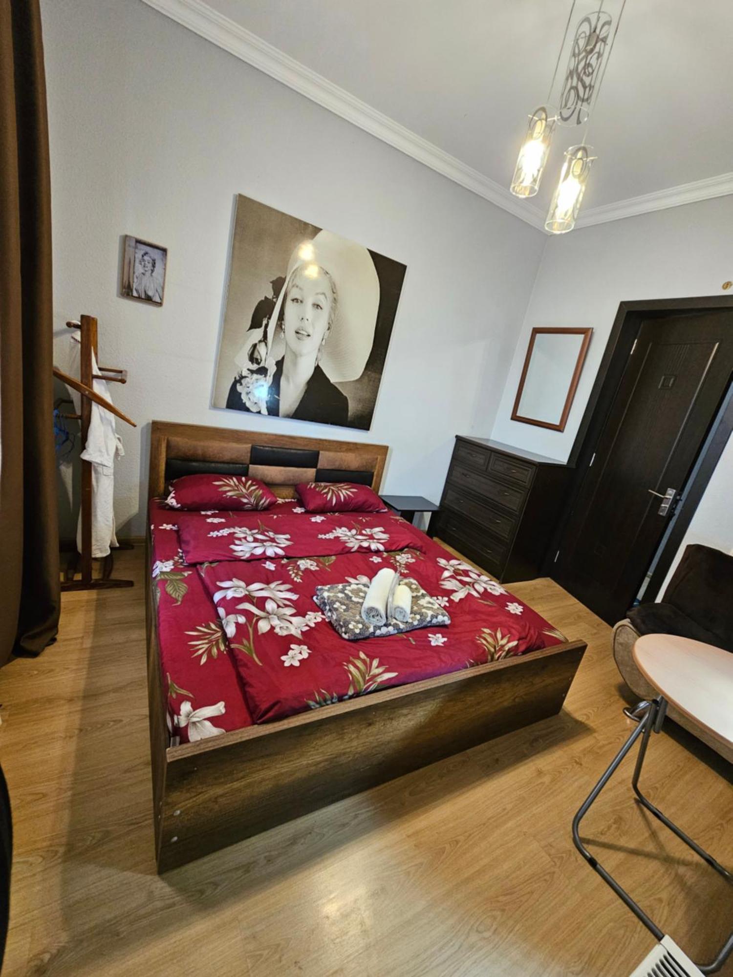 Guesthouse Different Tiflis Oda fotoğraf